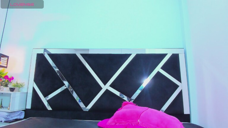 iisabellanoa's Streamate show and profile