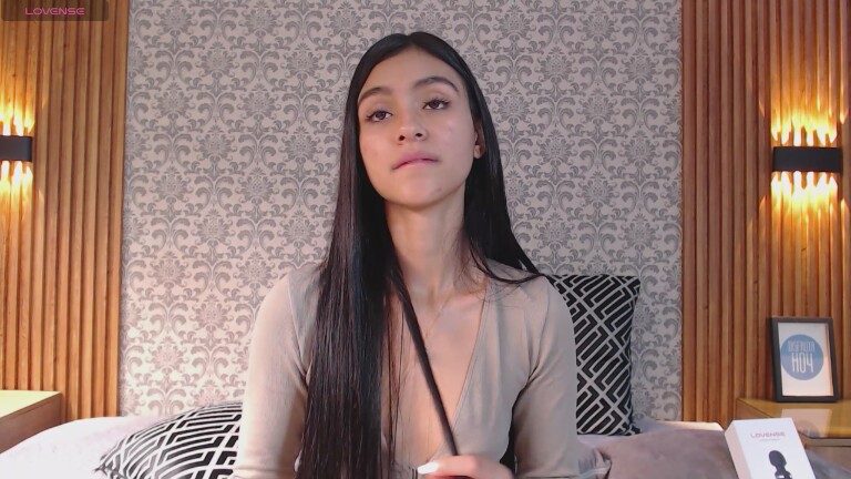 Charlotte_18's Streamate show and profile