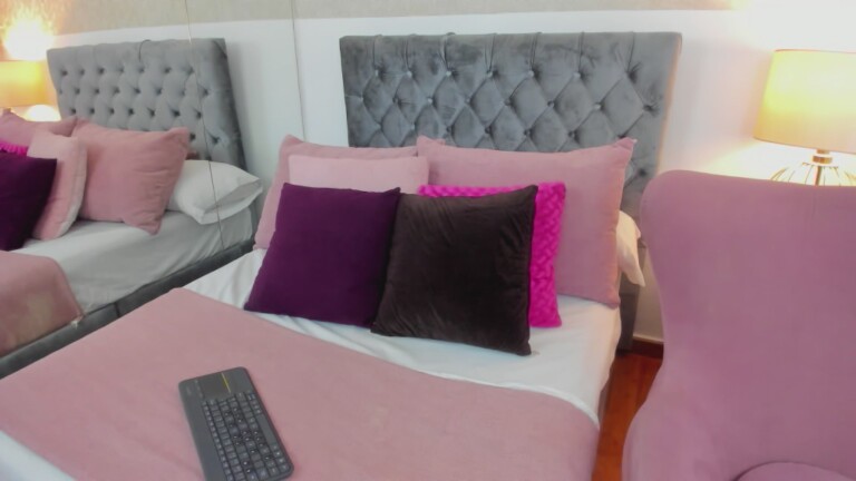 Evaa_Stone's Streamate show and profile