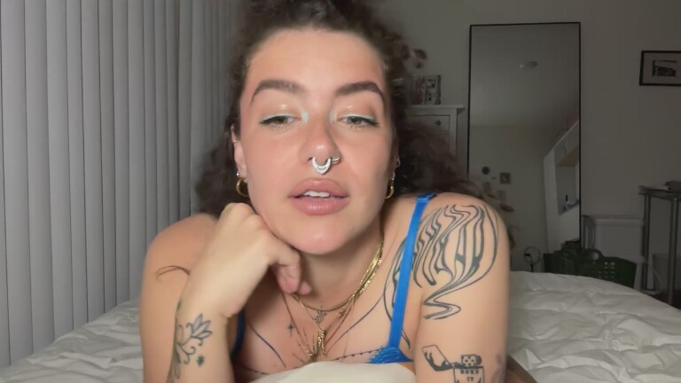 Velvette_Peach's Streamate show and profile